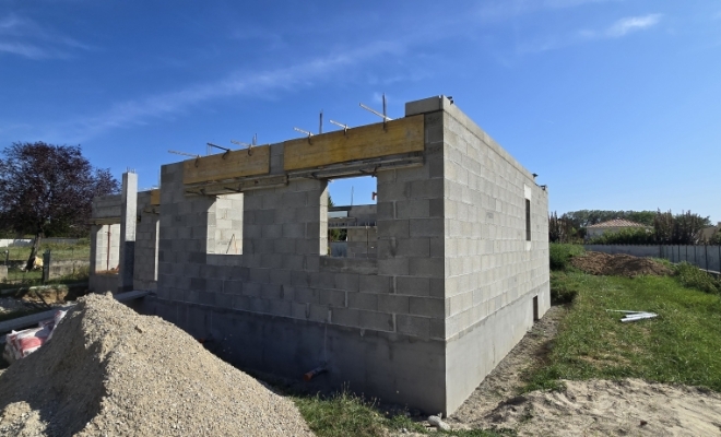 Maçonnerie en cours de finition à Annonay, Vienne, J&C Conception